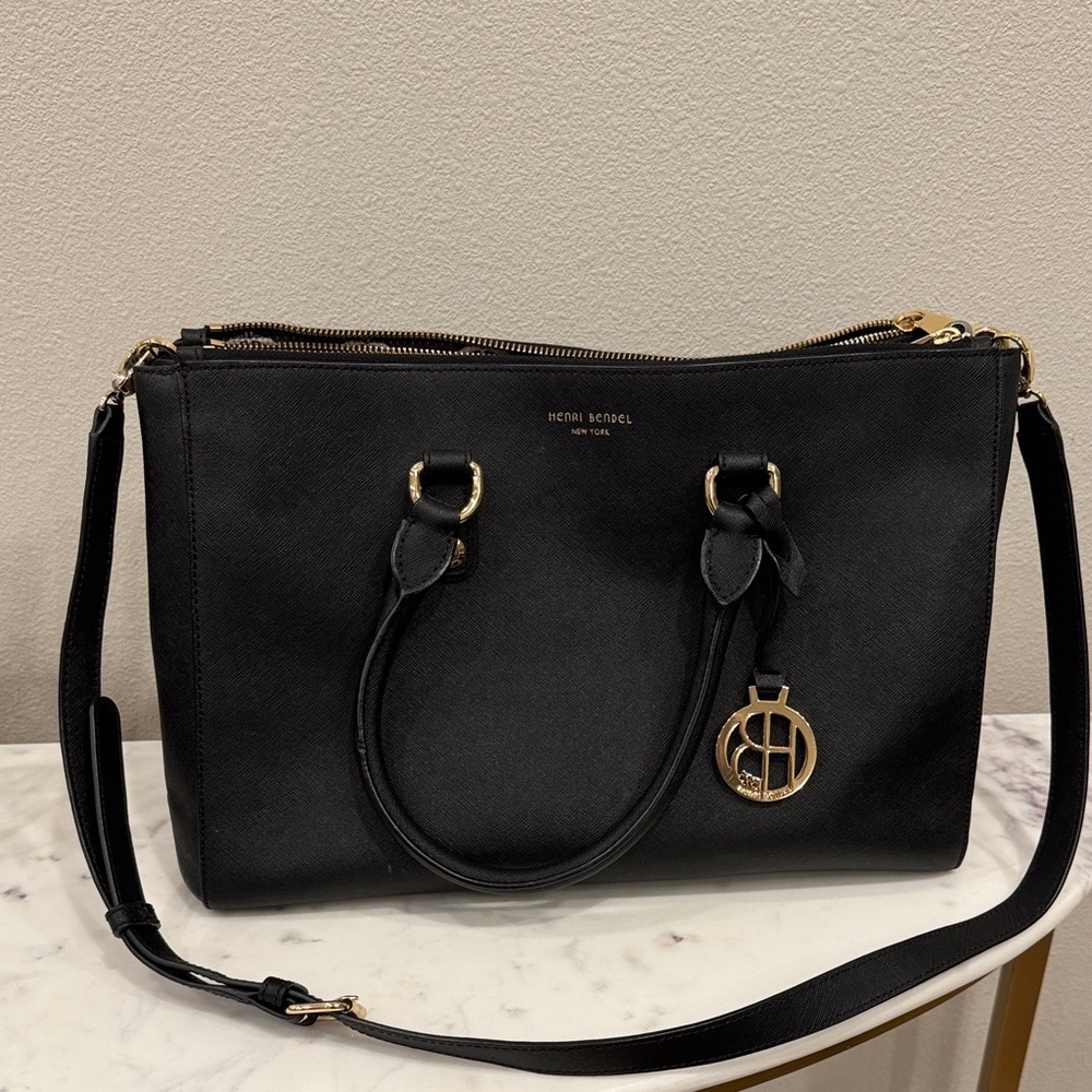 Henri Bendel west 57th street carryall black in great condition